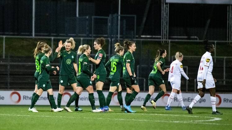 Sandra Starke VfL Wolfsburg , Lena Lattwein VfL Wolfsburg , Dominique Janssen VfL Wolfsburg , Joelle Wedemeyer VfL Wolfsburg , Felicitas Rauch VfL Wolfsburg celebrate the goal for 4 0, 1 FC Koeln vs VfL Wolfsburg, Flyeralarm Frauen Bundesliga, Matchday 16, 11 03 2022, Season 2021 2022 1 FC Koeln vs VfL Wolfsburg, Flyeralarm Frauen Bundesliga, Matchday 16, 11 03 2022, Season 2021 2022 Copyright: xEibner Memmlerx EP_MMR
