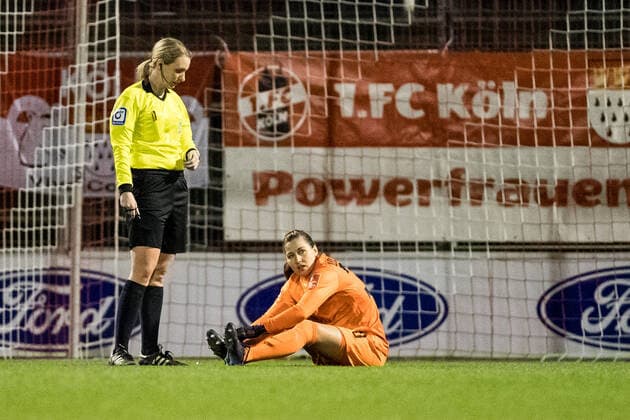 FLYERALARM Womens Soccer Bundesliga, 1 FC Koeln VfL Wolfsburg 11 03 2022 Lisa Weiss 30, VfL Wolfsburg sits on the floor FLYERALARM Womens Soccer Bundesliga, 1 FC Koeln VfL Wolfsburg, Koeln, Geissbockheim DFB REGULATIONS PROHIBIT ANY USE OF PHOTOGRAPHS AS IMAGE SEQUENCES AND OR QUASI VIDEO Copyright: xBEAUTIFULxSPORTS Wunderlx