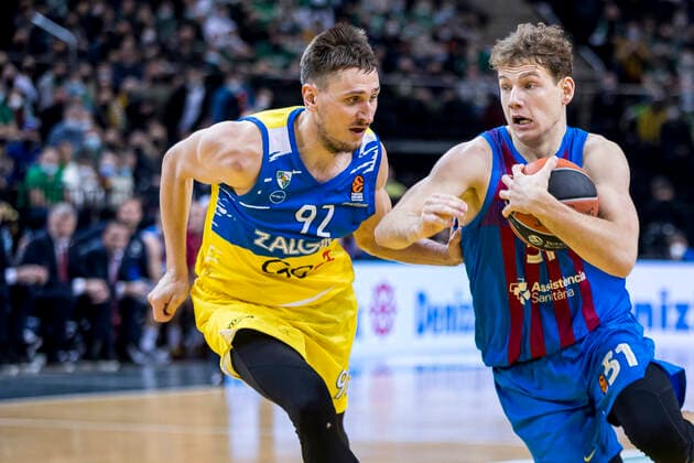 2022-03-11 Kaunas Lithuania. Zalgiris Kaunas plays Euroleague game vs Barcelona in Zalgiris arena on 11 of March 2022. Instead of traditional green white, Lithuanian players are dressed in blue yellow shirts supporting Ukraine s fight against Russian invasion. A16I9993  Copyright: xRokasxLukoseviciusx Euroleague basketball