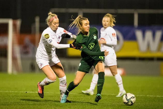 FLYERALARM Women Football Bundesliga, 1 FC Koeln VfL Wolfsburg 11 03 2022 Sharon Beck 10, 1 FC Koeln , Jill Roord 14, VfL Wolfsburg FLYERALARM Women Football Bundesliga, 1 FC Koeln VfL Wolfsburg, Koeln, Geissbockheim DFB REGULATIONS PROHIBIT ANY USE OF PHOTOGRAPHS AS IMAGE SEQUENCES AND OR QUASI VIDEO Copyright: xBEAUTIFULxSPORTS Wunderlx