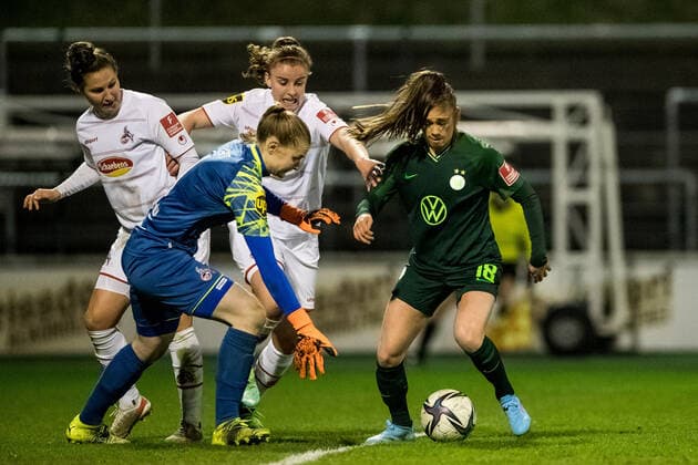 FLYERALARM Women Football Bundesliga, 1 FC Koeln VfL Wolfsburg 11 03 2022 Manon Klett 30, 1 FC Koeln , Joelle Smits 18, VfL Wolfsburg FLYERALARM Women Football Bundesliga, 1 FC Koeln VfL Wolfsburg, Koeln, Geissbockheim DFB REGULATIONS PROHIBIT ANY USE OF PHOTOGRAPHS AS IMAGE SEQUENCES AND OR QUASI VIDEO Copyright: xBEAUTIFULxSPORTS Wunderlx