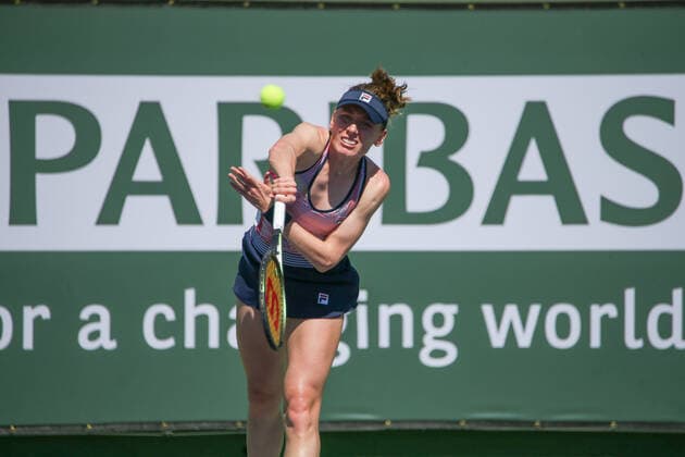 INDIAN WELLS, CA - MARCH 11: Ekaterina Alexandrova serves during the BNP Paribas Open on March 11, 2022 at Indian Wells Tennis Garden in Indian Wells, CA. (Photo by George Walker Icon Sportswire) TENNIS: MAR 11 BNP Paribas Open Icon220311009