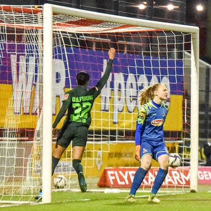 Sveindis Jane Jonsdottir VfL Wolfsburg, 32 scores the goal to 0 2, hit, goal, action, game scene, 11 03 2022, Cologne Germany , Football, Flyeralarm Womens Bundesliga, 1 FC Köln VFL Wolfsburg, Soccer, Flyeralarm Womens Bundesliga, 1 FC Köln VFL Wolfsburg, DFB DFL REGULATIONS PROHIBIT ANY USE OF PHOTOGRAPHS AS IMAGE SEQUENCES AND OR QUASI VIDEO xmhx