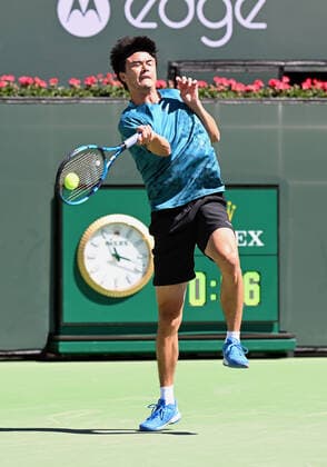 INDIAN WELLS, CA - MARCH 11: Taro Daniel of Japan returns the ball during a tennis match at the BNP Paribas Open played on March 11, 2022 at the Indian Wells Tennis Garden in Indian Wells, CA. (Photo by John Cordes Icon Sportswire) TENNIS: MAR 11 BNP Paribas Open Icon506220311017