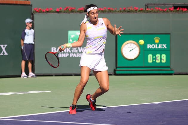 INDIAN WELLS, CA - MARCH 11: Caroline Garcia (FRA) hits a forehand during the BNP Paribas Open on March 11, 2022 at Indian Wells Tennis Garden in Indian Wells, CA. (Photo by George Walker Icon Sportswire) TENNIS: MAR 11 BNP Paribas Open Icon220311049