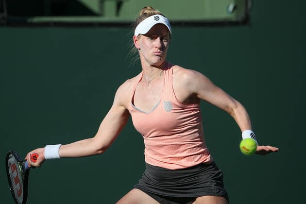 INDIAN WELLS, CA - MARCH 11: Alison Riske (USA) hits a forehand during the BNP Paribas Open on March 11, 2022 at Indian Wells Tennis Garden in Indian Wells, CA. (Photo by George Walker Icon Sportswire) TENNIS: MAR 11 BNP Paribas Open Icon220311066