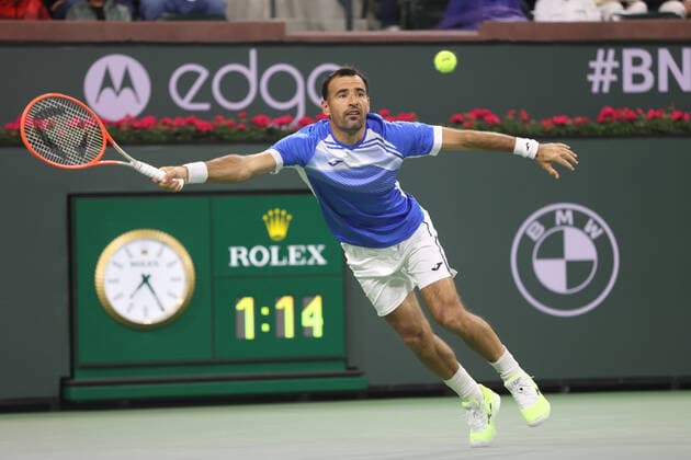 INDIAN WELLS, CA - MARCH 11: Ivan Dodig (CRO) stretches for a forehand during the BNP Paribas Open on March 11, 2022 at Indian Wells Tennis Garden in Indian Wells, CA. (Photo by George Walker Icon Sportswire) TENNIS: MAR 11 BNP Paribas Open Icon220311073