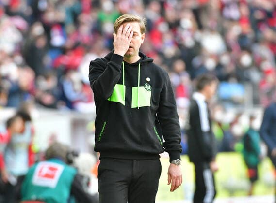12 03 2022, xblx, football 1 Bundesliga, SC Freiburg VfL Wolfsburg emspor, v l coach Florian Kohfeldt VfL Wolfsburg , disappointed, disappointed looking, dissapointed DFL DFB REGULATES PROHIBIT ANY USE OF PHOTOGRAPHS as IMAGE SEQUENCES and or QUASI VIDEO Freiburg