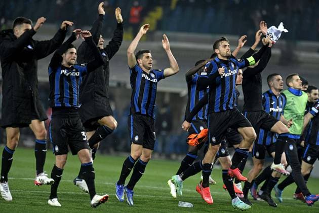 IPP20220310 Football - soccer: UEFA Europa League 2021 2022, Atalanta Bergamo - Bayer 04 Leverkusen, l esultanza di Rafael Toloi e compagni dopo la vittoria per 3-2 (Verwendung nur in Deutschland - GERMANY ONLY) *** IPP20220310 Football soccer UEFA Europa League 2021 2022, Atalanta Bergamo Bayer 04 Leverkusen, l esultanza di Rafael Toloi e compagni dopo la vittoria per 3 2 Use only in Germany GERMANY ONLY 