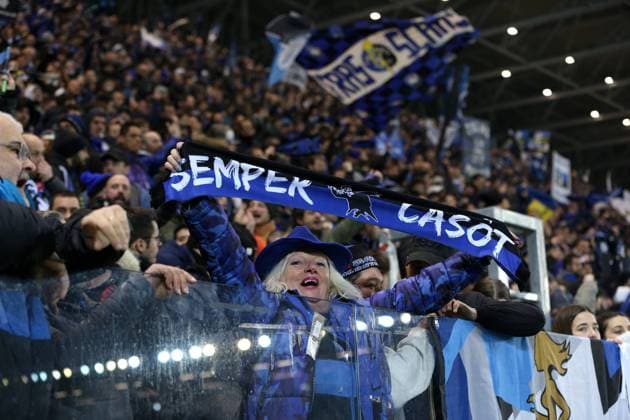 Atalanta v Bayer Leverkusen: Round of 16 Leg One - UEFA Europa League Atalanta BC fans show a scarf during the football Europa League match Atalanta BC vs Bayer Leverkusen on March 10, 2022 at the Gewiss Stadium in Bergamo, Italy Bergamo Italy  Copyright: xFrancescoxScaccianocex originalFilename:livemedia-atalanta220310_npHnq.jpg