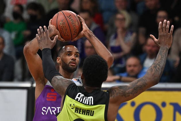 BG Göttingen medi Bayreuth 12 03 2022, Basketball Bundesliga, 2021 2022 season, 25 match day, BG Göttingen medi Bayreuth Göttingens Akeem Vargas l plays against Bayreuths Sacar Anim Göttingen Lower Saxony Germany