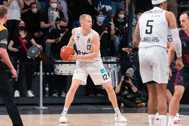 easyCredit Basketball Bundesliga, Hamburg Towers vs Telekom Baskets Bonn, Hamburg, 29 10 2021 easyCredit Basketball Bundesliga, Hamburg Towers vs Telekom Bskets Bonn, Seth Hinrichs 12 Hamburg Towers Copyright: xBEAUTIFULxSPORTS Mohwinkelx