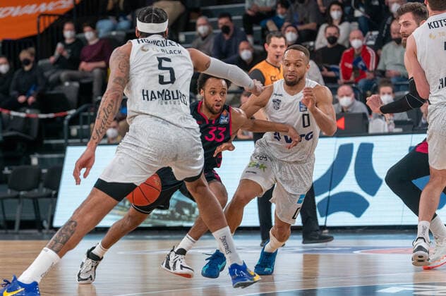 easyCredit Basketball Bundesliga, Hamburg Towers vs Telekom Baskets Bonn, Hamburg, 29 10 2021 easyCredit Basketball Bundesliga, Hamburg Towers vs Telekom Bskets Bonn, Parker Jackson Cartwright 33 Telekom Baskets Bonn Copyright: xBEAUTIFULxSPORTS Mohwinkelx