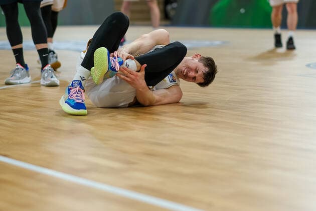 David Kraemer Basketball Loewen Braunschweig, 1 injured on the floor, MLP Academics Heidelberg vs Basketball Loewen Braunschweig, Basketball, easyCredit Bundesliga, 25 Spieltag, Saison 2021 2022, 12 03 2022, MLP Academics Heidelberg vs Basketball Loewen Braunschweig, Basketball, easyCredit Bundesliga, 25 Spieltag, Saison 2021 2022, 12 03 2022, Heidelberg Copyright: xEibner-Pressefotox EP_EER