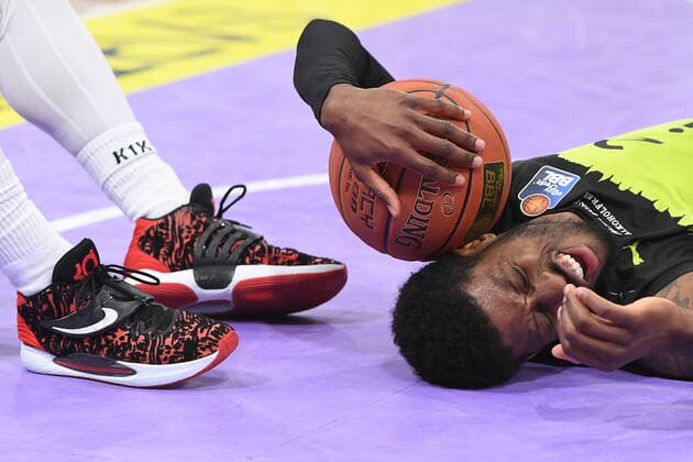 BG Göttingen medi Bayreuth 12 03 2022, Basketball Bundesliga, 2021 2022 season, 25 match day, BG Göttingen medi Bayreuth Bayreuths Sacar Anim is down Göttingen Lower Saxony Germany