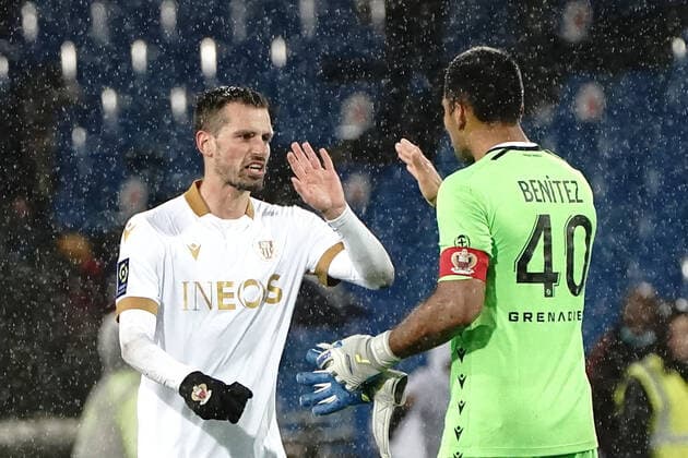 Morgan Schneiderlin (OGC Nice) - Walter Benitez (OGC Nice) FOOTBALL : Montpellier vs OGC Nice - Ligue 1 Uber Eats - Montpellier - 12 03 2022 NorbertScanella Panoramic 