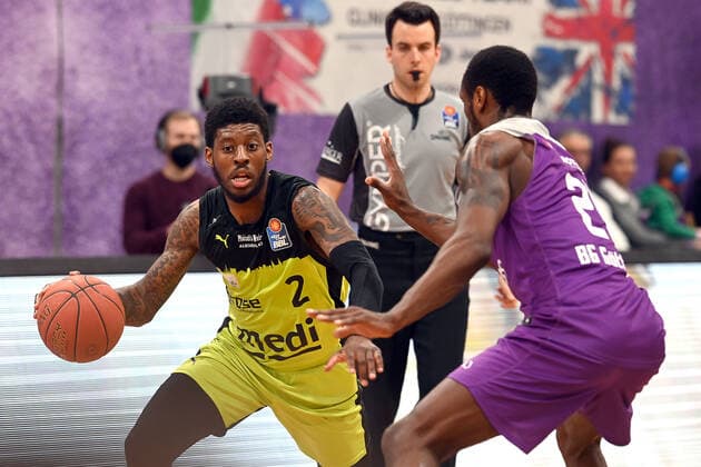 BG Göttingen medi Bayreuth 12 03 2022, Basketball Bundesliga, 2021 2022 season, 25 match day, BG Göttingen medi Bayreuth Bayreuths Sacar Anim l plays Göttingens Nate Grimes Göttingen Lower Saxony Germany