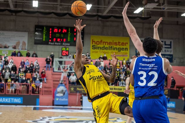 Isaiah Crawley Tigers Tuebingen, 53 Terrell Randolph VfL SparkassenStars Bochum, 32 Tigers Tuebingen vs VfL SparkassenStars Bochum, 2 Basketball Bundesliga, Pro A, Barmer 2 Basketball, 29 Spieltag , Spielzeit 2021 2022, 12 03 2022 Tigers Tuebingen vs VfL SparkassenStars Bochum, 2 Basketball Bundesliga, Pro A, Barmer 2 Basketball, 29 Spieltag , Spielzeit 2021 2022, 12 03 2022 Tuebingen Copyright: xNinaxSanderx xEibnerxPressefotox EP_NSR