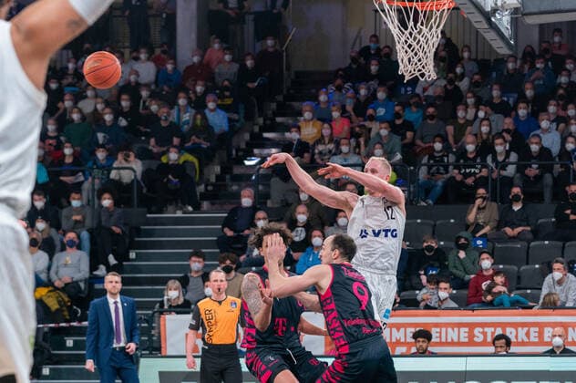 easyCredit Basketball Bundesliga, Hamburg Towers vs Telekom Baskets Bonn, Hamburg, 29 10 2021 easyCredit Basketball Bundesliga, Hamburg Towers vs Telekom Bskets Bonn, Seth Hinrichs 12 Hamburg Towers Copyright: xBEAUTIFULxSPORTS Mohwinkelx