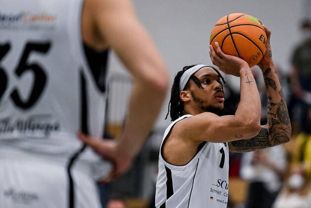 12 03 2022, xpsx, Basketball 2 Bundesliga Pro B, White Wings Hanau Baskets Koblenz v l Dewrell Tisdale Jr Hanau Hanau Hesse Germany DEU