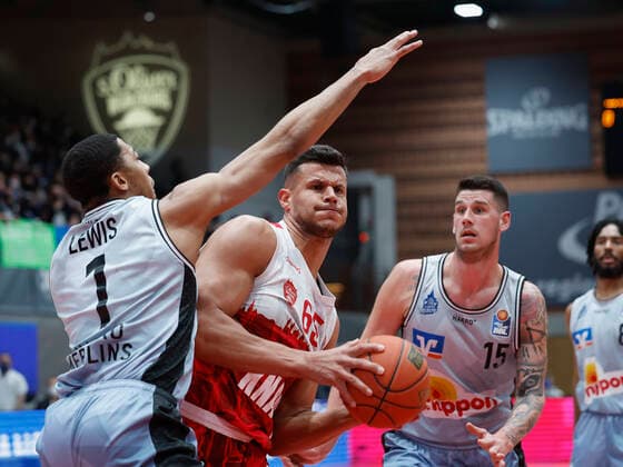 12 03 2022, Basketball, BBL, Hauptrunde, s Oliver Wuerzburg Hakro Merlins Crailsheim, GER, Wuerzburg, tectake Arena Picture from left Jaren Lewis Merlins , Filip Stanic s Oliver Wuerzburg and Bogdan Radosavljevic Merlins Copyright: HMBxMedia xHeikoxBecker