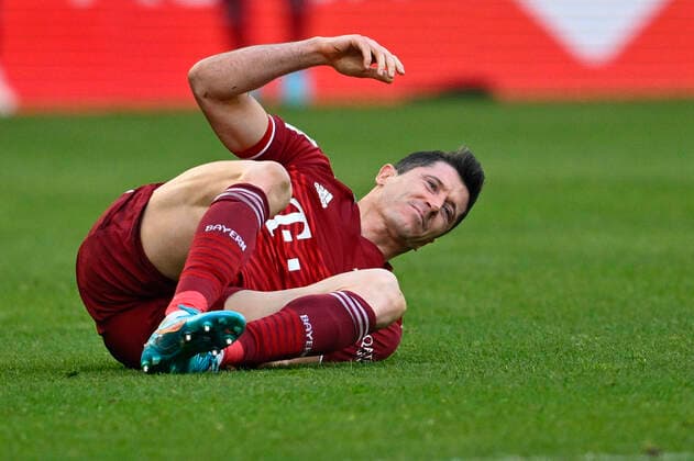 Robert Lewandowski FC Bayern Muenchen FCB 09 injury injured a, ground TSG 1899 Hoffenheim vs FC Bayern Muenchen FCB 12 03 2022 DFL REGULATES PROHIBIT ANY USE OF PHOTOGRAPHS AS IMAGE SEQUENCES AND OR QUASI VIDEO TSG 1899 Hoffenheim vs FC Bayern Muenchen FCB