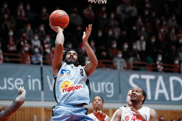 12 03 2022, s Oliver Wuerzburg vs HAKRO Merlins Crailsheim, easyCredit BBL, 25 Spieltag, GER, Wuerzburg, tectake Arena, In picture from left Terrell Harris Merlins vs William Buford s Oliver Wuerzburg Copyright: HMBxMedia xJulienxBecker