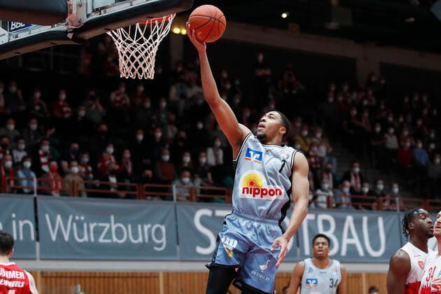 12 03 2022, s Oliver Wuerzburg vs HAKRO Merlins Crailsheim, easyCredit BBL, 25 Matchday, GER, Wuerzburg, tectake Arena, In the picture Jaren Lewis Merlins with the basket shot Copyright: HMBxMedia xJulienxBecker