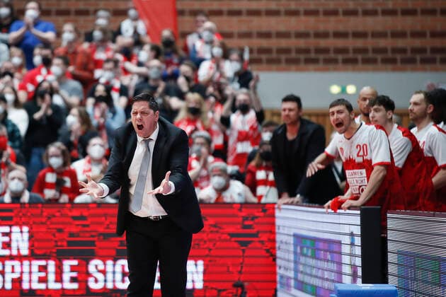 12 03 2022, s Oliver Wuerzburg vs HAKRO Merlins Crailsheim, easyCredit BBL, 25 matchday, GER, Wuerzburg, tectake Arena, In picture excitement at head coach Sasa Filipovski s Oliver Wuerzburg Copyright: HMBxMedia xJulienxBecker