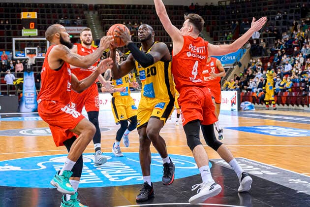 Ludwigsburg, Germany 12 March 2022 BBL 21 22 MHP Riesen Ludwigsburg vs Brose Bamberg v li Chris Dowe Bamberg , Rawle Alkins Ludwigsburg , Omar Prewitt Bamberg Ludwigsburg MHP Arena Baden Württemberg Germany