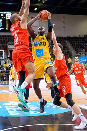 Ludwigsburg, Germany 12 March 2022 BBL 21 22 MHP Riesen Ludwigsburg vs Brose Bamberg v li Chris Dowe Bamberg , Rawle Alkins Ludwigsburg , Omar Prewitt Bamberg Ludwigsburg MHP Arena Baden Württemberg Germany