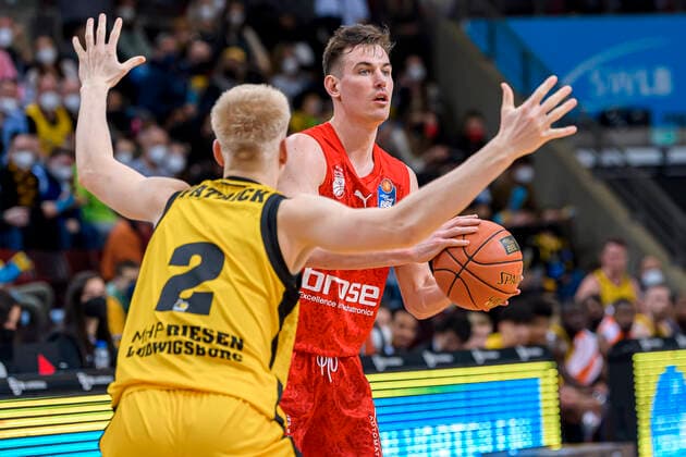 Ludwigsburg, Germany 12 March 2022 BBL 21 22 MHP Riesen Ludwigsburg vs Brose Bamberg v li Jacob Patrick Ludwigsburg , Omar Prewitt Bamberg Ludwigsburg MHP Arena Baden Württemberg Germany