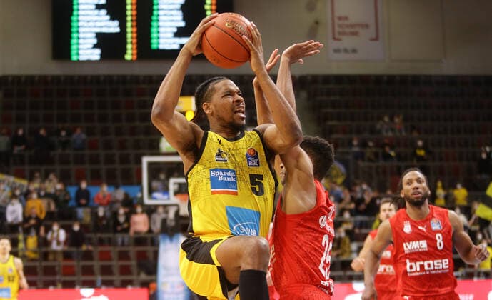 Ludwigsburg , Basketball easycredit BBL Bundesliga MHP Riesen Ludwigsburg vs Brose Bamberg , Justin Simon Giants ,