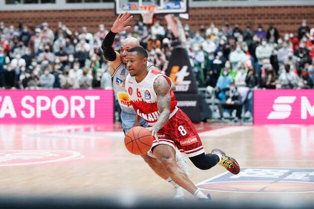 12 03 2022, s Oliver Wuerzburg vs HAKRO Merlins Crailsheim, easyCredit BBL, 25 Matchday, GER, Wuerzburg, tectake Arena, In picture from left Maurice Stuckey Merlins vs Charles Callison s Oliver Wuerzburg Copyright: HMBxMedia xJulienxBecker