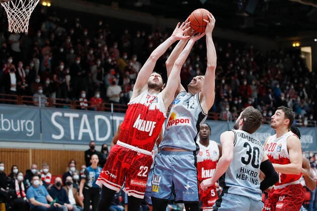 12 03 2022, s Oliver Wuerzburg vs HAKRO Merlins Crailsheim, easyCredit BBL, 25 Spieltag, GER, Wuerzburg, tectake Arena, In picture rebound duel between f l Craig Moller s Oliver Wuerzburg and Dejan Kovacevic Merlins Copyright: HMBxMedia xJulienxBecker