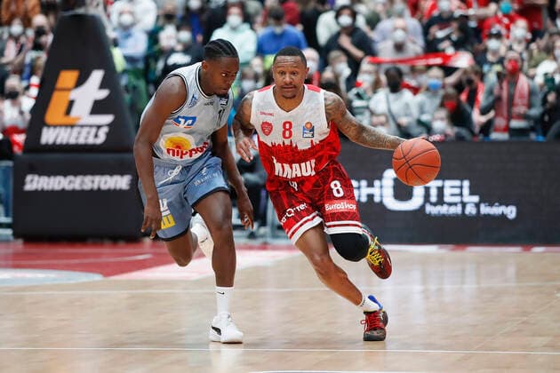 12 03 2022, s Oliver Wuerzburg vs HAKRO Merlins Crailsheim, easyCredit BBL, 25 Matchday, GER, Wuerzburg, tectake Arena, In picture from left Rene Kindzeka Merlins vs Charles Callison s Oliver Wuerzburg Copyright: HMBxMedia xJulienxBecker