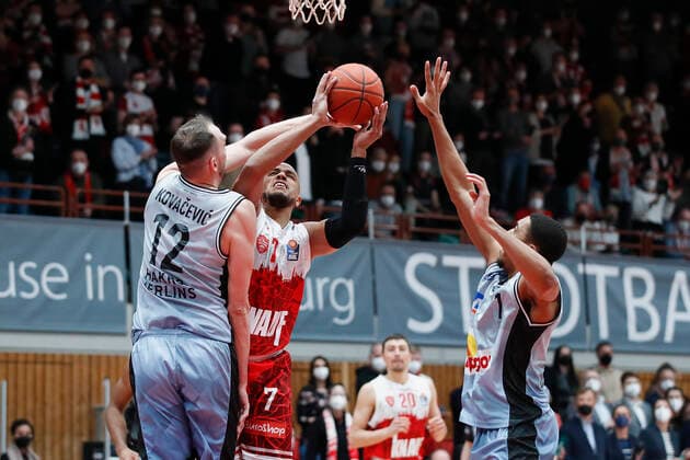 12 03 2022, s Oliver Wuerzburg vs HAKRO Merlins Crailsheim, easyCredit BBL, 25 Matchday, GER, Wuerzburg, tectake Arena, In picture from left Dejan Kovacevic Merlins , Alex King s Oliver Wuerzburg and Jaren Lewis Merlins Copyright: HMBxMedia xJulienxBecker