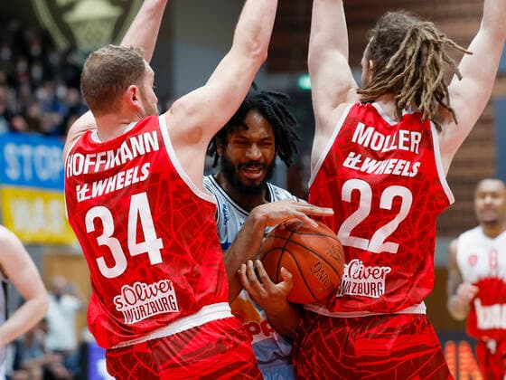 12 03 2022, Basketball, BBL, Hauptrunde, s Oliver Wuerzburg Hakro Merlins Crailsheim, GER, Wuerzburg, tectake Arena Picture from left Felix Hoffmann s Oliver Wuerzburg , Terrell Harris Merlins and Craig Moller s Oliver Wuerzburg Copyright: HMBxMedia xHeikoxBecker