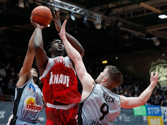 12 03 2022, Basketball, BBL, Hauptrunde, s Oliver Wuerzburg Hakro Merlins Crailsheim, GER, Wuerzburg, tectake Arena Picture from left Jaren Lewis Merlins , Abdul Makik Abu s Oliver Wuerzburg and Fabian Bleck Merlins Copyright: HMBxMedia xHeikoxBecker