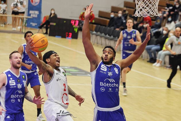 Rheinstars vs Eintracht Stahnsdorf Rheinstars Cologne vs Eintracht Stahnsdorf, basketball, BARMER 2 Basketball Bundesliga ProB, center Vincent Golson Rheinstars , 12 03 2022,