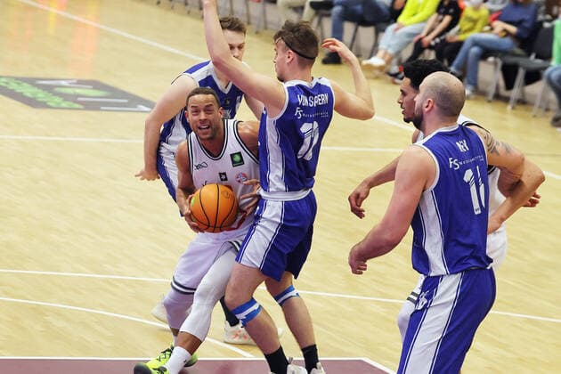 Rheinstars vs Eintracht Stahnsdorf Rheinstars Cologne vs Eintracht Stahnsdorf, Basketball, BARMER 2 Basketball Bundesliga ProB, left Andrej Mangold Rheinstars , 12 03 2022,