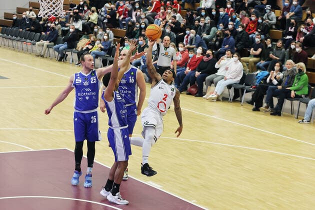 Rheinstars vs Eintracht Stahnsdorf Rheinstars Cologne vs Eintracht Stahnsdorf, basketball, BARMER 2 Basketball Bundesliga ProB, right Vincent Golson Rheinstars , 12 03 2022,