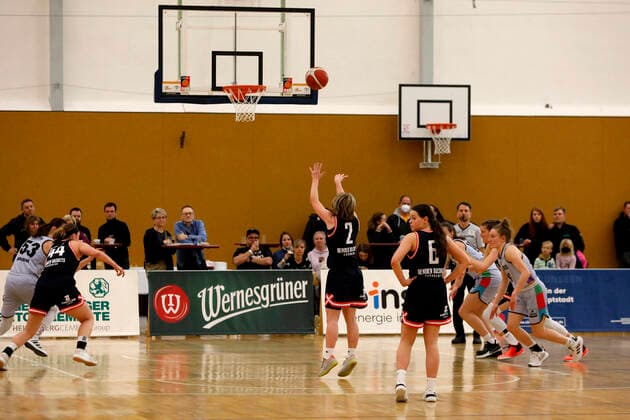 12 03 2022, 2 Toyota Damen Basketball Bundesliga Nord, DBBL, Saison 2021 2022, Damen, Chemcats Chemnitz Bender Baskets Grünberg Cora Horvath, Bender Baskets Grünberg during free throw Chemnitz Sporthalle am Schlossteich Sachsen Germany