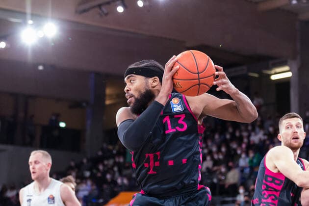 Basketball, 2022 season, easyCredit BBL, Hamburg Towers HAM Telekom Baskets Bonn BON , edel optics de Arena, 12 03 2022, 25 matchday Javontae Hawkins 13, BON Hamburg Germany