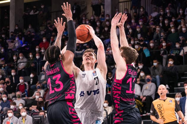 Basketball, 2022 season, easyCredit BBL, Hamburg Towers HAM Telekom Baskets Bonn BON , edel optics de Arena, 12 03 2022, 25 matchday Javontae Hawkins 13, BON , Justus Hollatz 21, HAM , Skyler Bowlin 12, BON Hamburg Germany