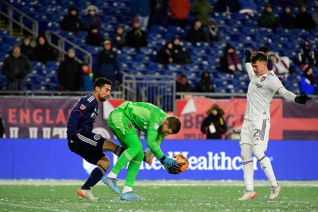 March 12, 2022: Real Salt Lake goalkeeper Zac MacMath (18) grabs the ball as New England Revolution midfielder Sebastian Lletget (17) continues to play during the MLS, Fussball Herren, USA match between Real Salt Lake and the New England Revolution held at Gillette Stadium in Foxborough Massachusetts. Real Salt Lake defeat New England Revolution 3-2. CSM Foxborough USA - ZUMAc04_ 20220312_zaf_c04_182 Copyright: xEricxCanhax