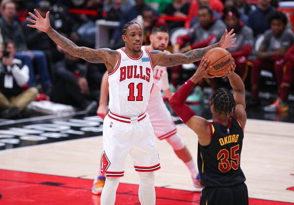 CHICAGO, IL - MARCH 12: Chicago Bulls forward DeMar DeRozan (11) in action during a NBA, Basketball Herren, USA game between the Cleveland Cavaliers and the Chicago Bulls on March 12, 2022 at the United Center in Chicago, IL. (Photo by Melissa Tamez Icon Sportswire) NBA: MAR 12 Cavaliers at Bulls Icon22031203