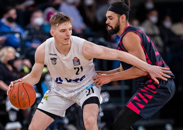 Justus Hollatz Towers , Jeremy Morgan Bonn 12 03 22, Hamburg, Hamburg Towers vs Telekom Baskets Bonn, easyCredit BBL, Basketball Bundesliga, 1 Liga, Season 2021 2022, Matchday 25 Â
