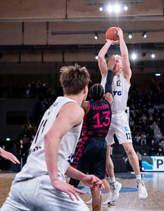 Javontae Hawkins Bonn , Seth Hinrichs Towers 12 03 22, Hamburg, Hamburg Towers vs Telekom Baskets Bonn, easyCredit BBL, Basketball Bundesliga, 1 Liga, Season 2021 2022, Matchday 25 Â