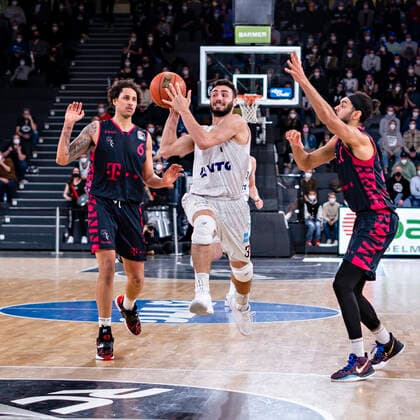 Michael Kessens Bonn , Max DiLeo Towers , Jeremy Morgan Bonn 12 03 22, Hamburg, Hamburg Towers vs Telekom Baskets Bonn, easyCredit BBL, Basketball Bundesliga, 1 Liga, Season 2021 2022, Matchday 25 Â